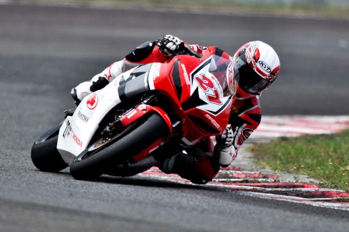 Andi Farid Izdihar juara race 1 SS600 ARRC Sentul