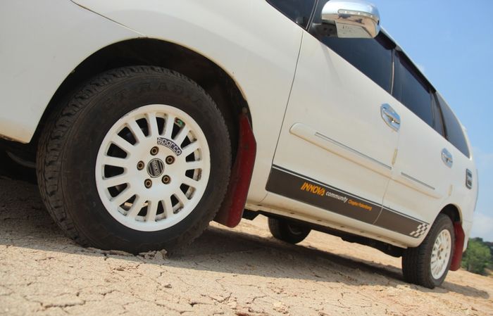 Pelek replika Sparco Cromodora di Innova Dedi