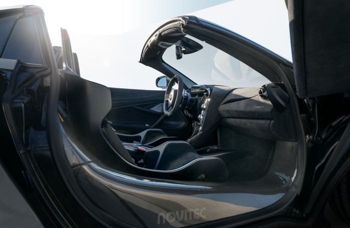 Tampilan kabin modifikasi McLaren 765LT Spider sedikit diperbaharui