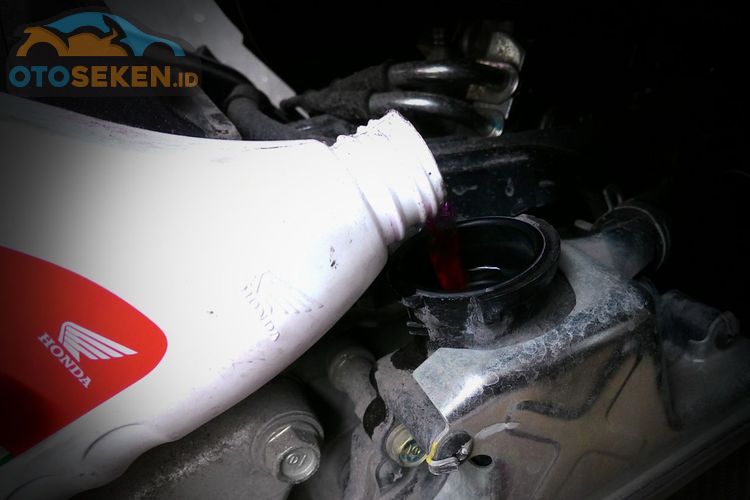 Jangan Biarkan Air Radiator Kering Di Motor Ini Jadwal Penggantiannya Gridoto Com