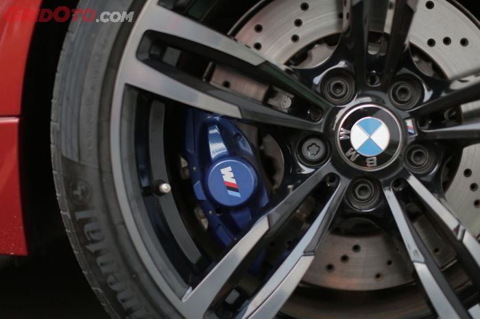Rem BMW M3 gunakan material carbon ceramic