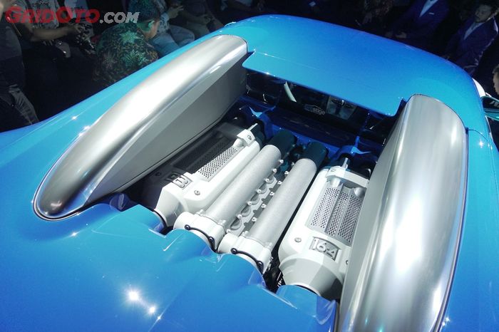 Mesin Bugatti Veyron 16.4 memiliki konfigurasi W16 dengan kapasitas 7.993 cc