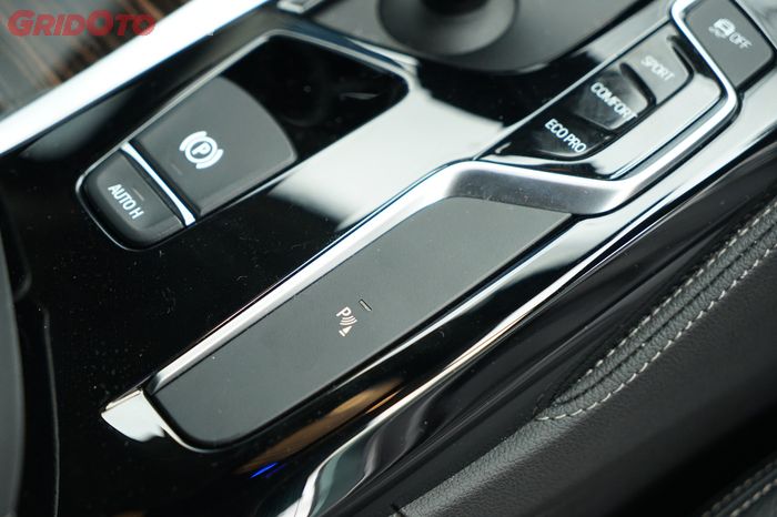 BMW 520i hanya tersedia sensor parkir bukan Parking Assist