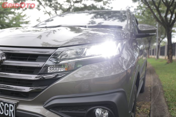 Headlamp Toyota Rush TRD Sportivo AT sudah gunakan LED
