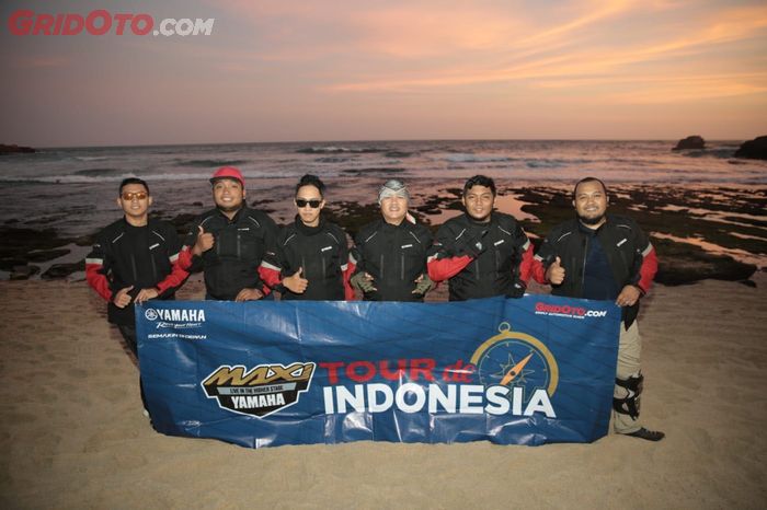 Rombongan Maxi Yamaha Tour de Indonesia kunjungi Pantai Klayar di Pacitan