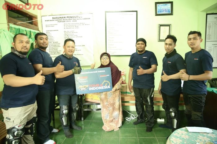 Selain Panti Asuhan, rider Maxi Yamaha Tour de Indonesia juga kunjungi MI Siti Hajar di Madiun