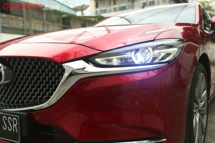 Desain lampu utama di Mazda6 Elite Estate kini lebih pipih