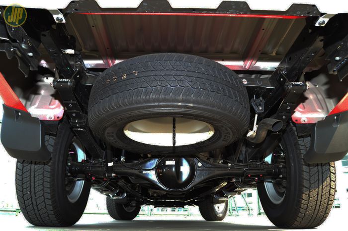 Struktur suspensi belakang Mitsubishi Triton