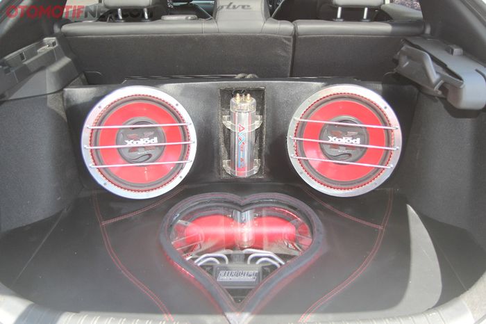 Audio di kabin belakang dengan piranti air suspension di Honda Civic Rendy