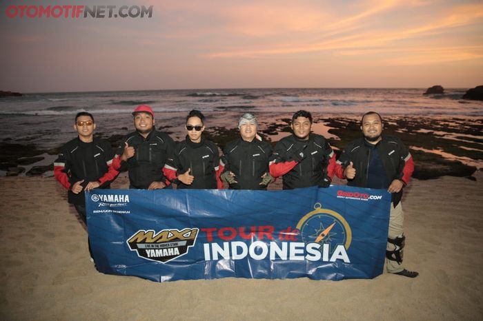 Rombongan Maxi Yamaha Tour de Indonesia kunjungi Pantai Klayar di Pacitan