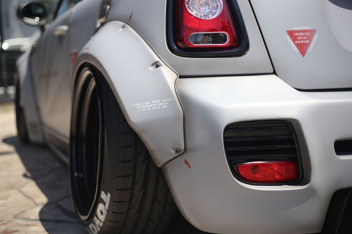 Over fender MINI Cooper S garapan Liberty Walk
