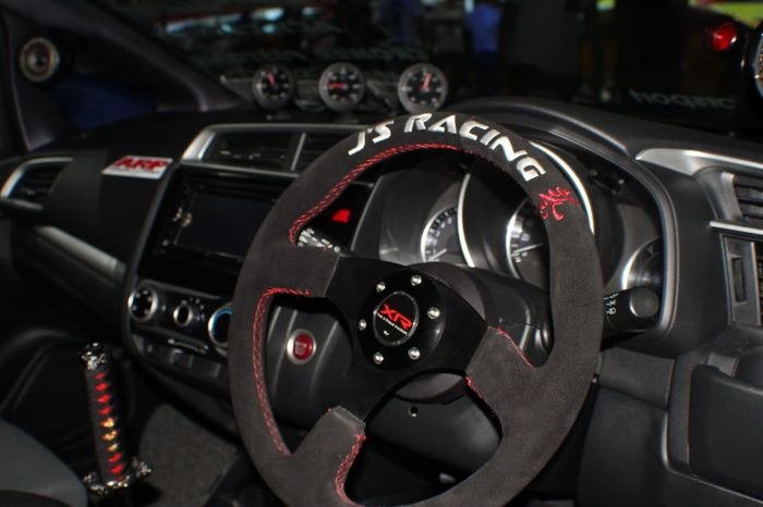 Interior Honda Jazz Gk5 pakai setir JS Racing
