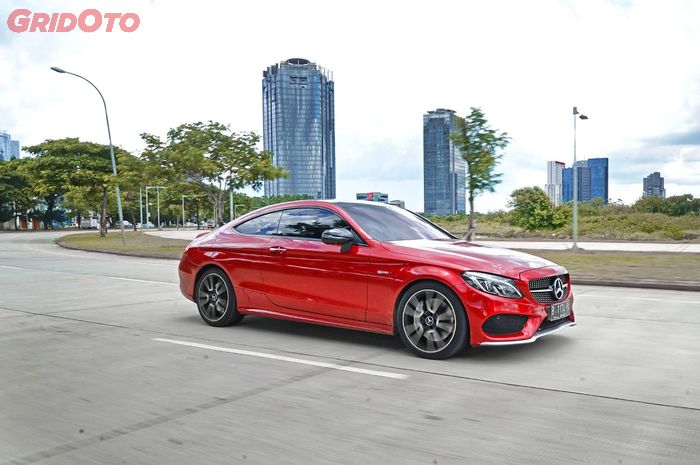 Mercedes-AMG C 43 Coupe menggunakan gerak semua roda 4MATIC