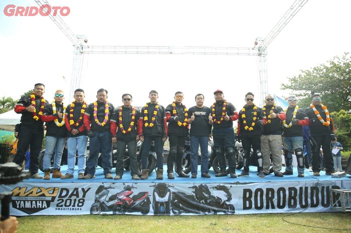 Rider MAXI YAMAHA Tour de Indonesia di Candi Borobudur