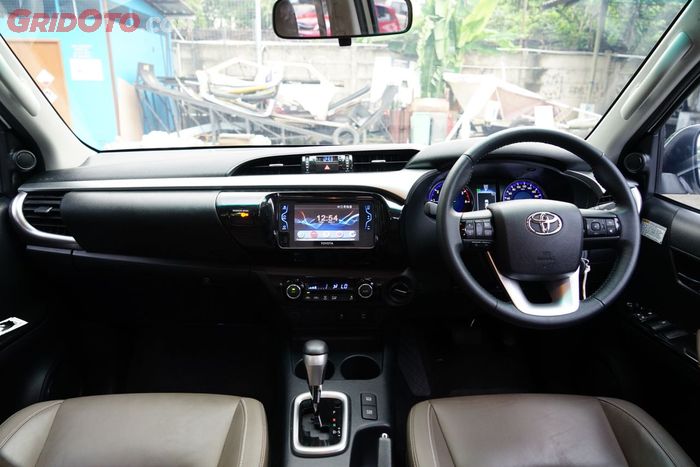Toyota Hilux 2.4L tidak ada ubahan dari desain interior