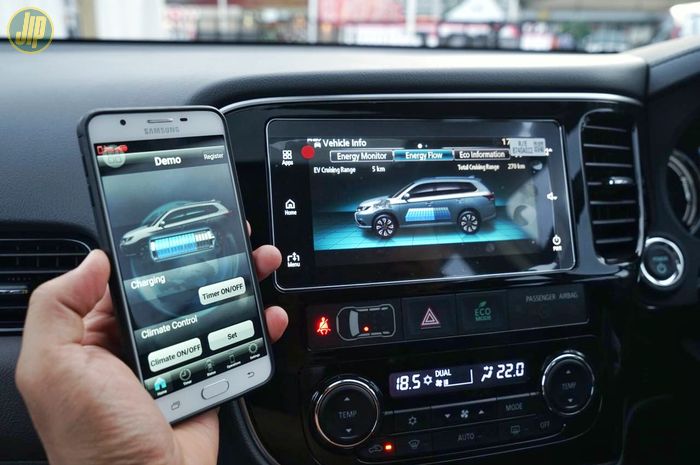Smartphone bisa berfungsi sebagai remote di Mitsubishi Outlander PHEV