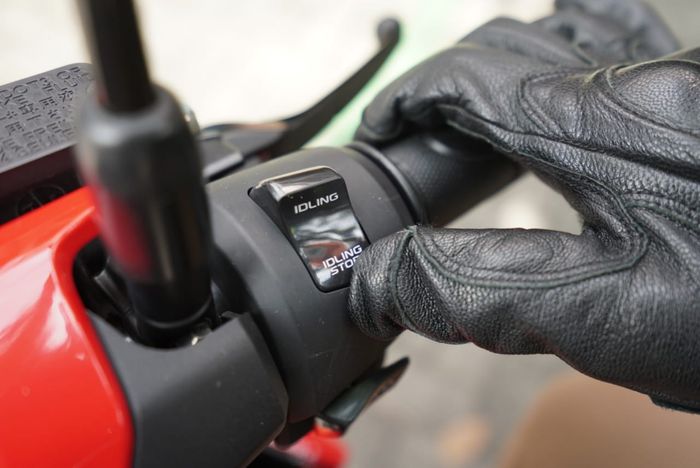 Fitur Honda Scoopy yang ada di moge Honda Gold Wing adalah idling stop system 