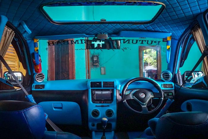 Tampilan dalam kabin Daihatsu Xenia bergaya off-road