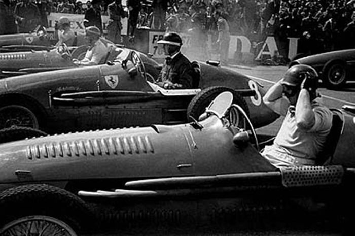 Paling depan: Juan Manuel Fangio