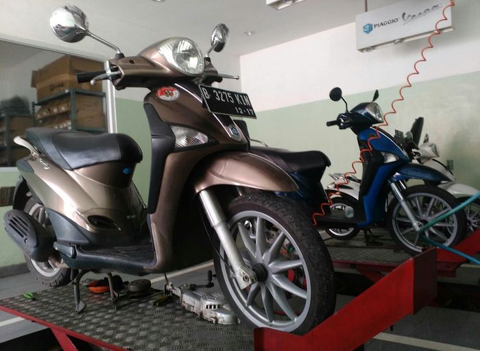 Bengkel resmi Piaggio hanya melayani vespa keluaran baru