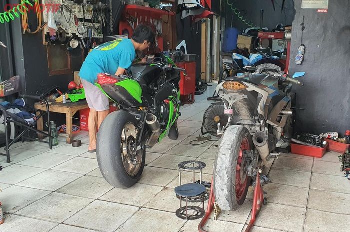 KLR Racing, bengkel spesialis Kawasaki Ninja 250 yang kini melayani servis moge