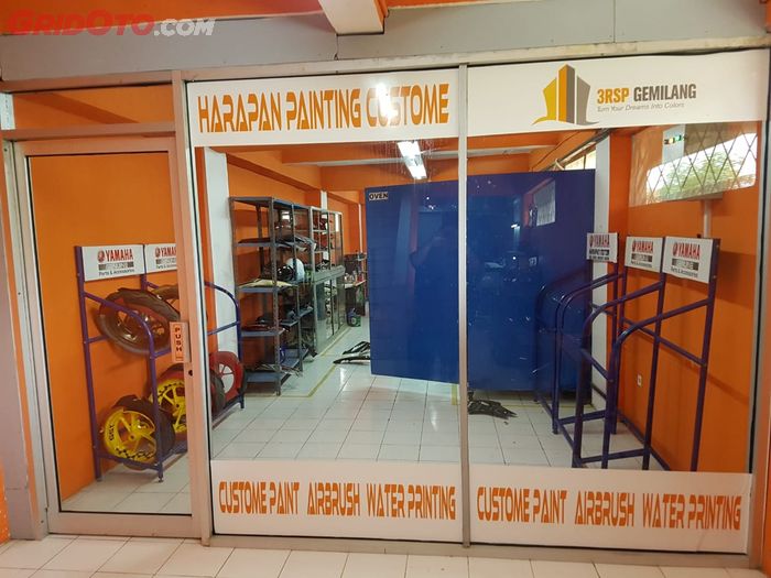 Harapan Motor Painting Shop punya ruangan khusus untuk cat