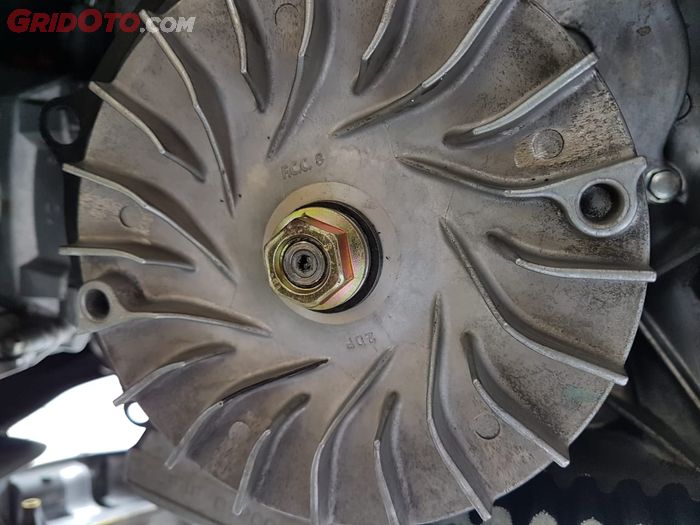 puli depan (drive pulley) Yamaha NMAX setelah dipasang