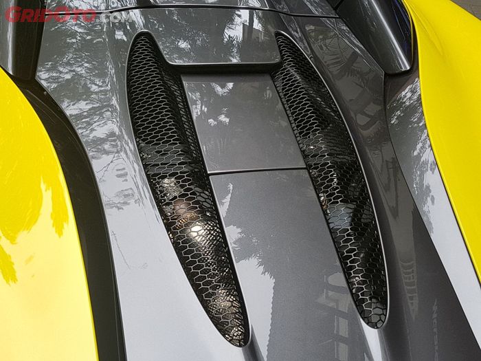 Mesin McLaren 570S Spider memiliki tenaga 570 dk dan torsi maksimal 600 Nm