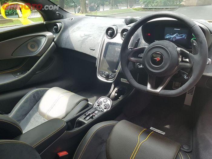 Interior dari McLaren 570S Spider