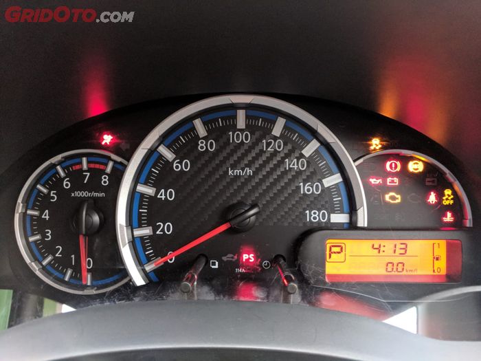 Lampu indikator di panel instrumen Datsun Cross