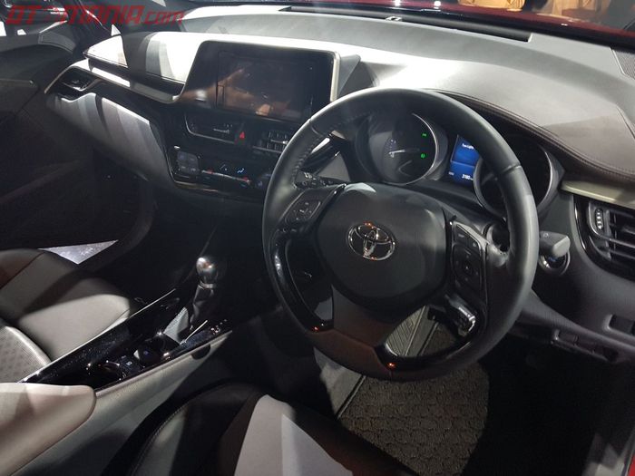 Desain interior Toyota C-HR