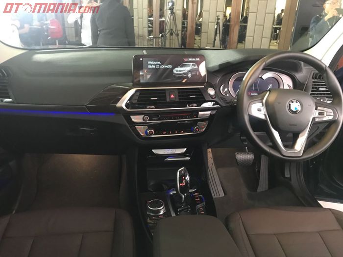 BMW X3 sudah gunakan iDrive versi 6.0