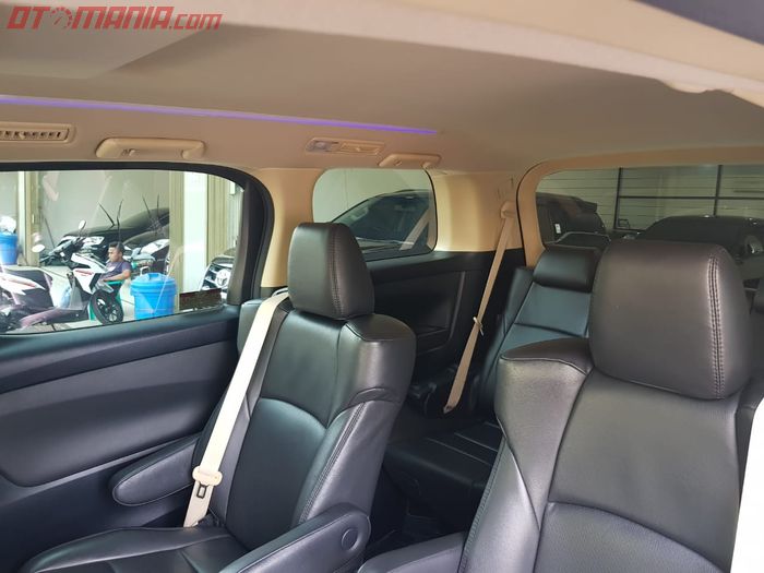 Jok Toyota Alphard tipe X seken sudah dilapis kulit