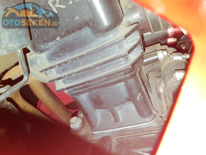 Blok silinder Kawasaki Ninja 250 karburator masih berbahan baja jadi perawatannya gampang