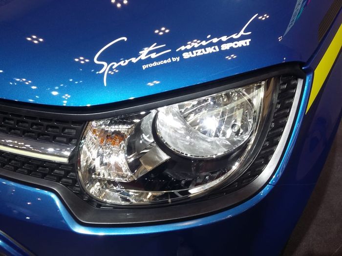 Suzuki Ignis dengan livery ala tim Suzuki MotoGP dengan sticker Sport Mind