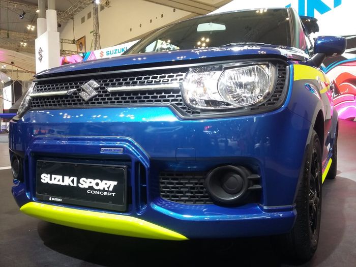 Suzuki Ignis dengan livery ala tim Suzuki MotoGP