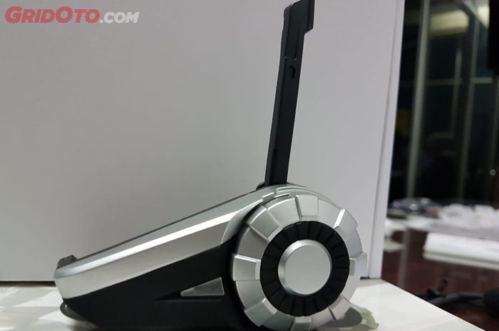 Begini Cara Cegah Intercom Helm Overcharge Masa Pakai Jadi Panjang Gridoto Com