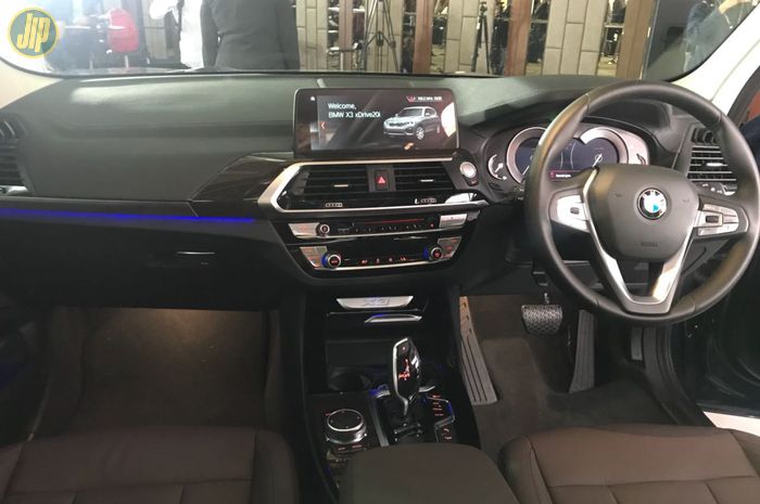 BMW X3 sudah gunakan iDrive versi 6.0