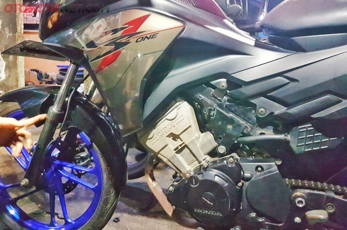 Halfcut DOHC di Honda CS1 garapan Angga RSB Motor