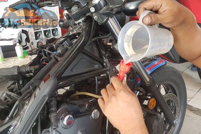 Cairan yang digunakan untuk gurah mesin motor di JDM Projects