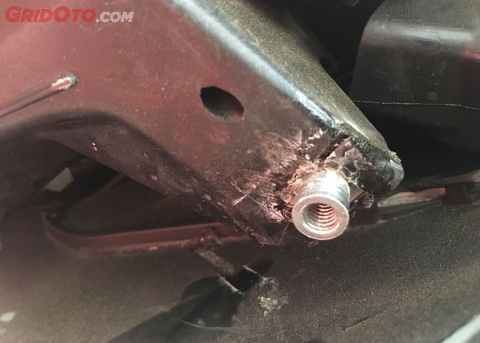 Cara Mengatasi Baut Dol Di Windshield Honda Pcx Lokal Gridoto Com