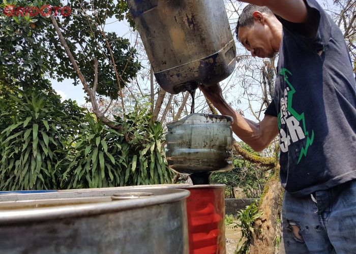 Ternyata Oli Bekas Motor Yang Dikumpulkan Bengkel Dibuat Beginian