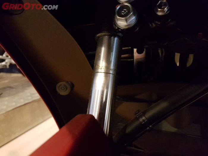 Shockbreker Yamaha Lexi bocor karena O-ring atas