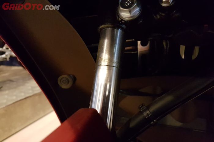 Shockbreker Yamaha Lexi bocor karena O-ring atas