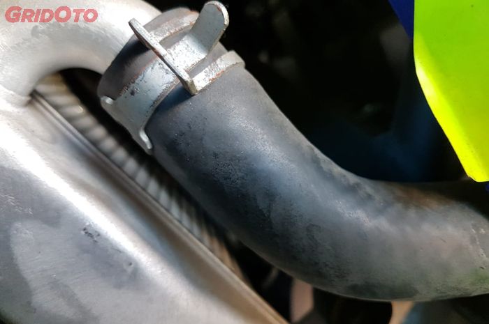 Hose Radiator 3 yang akan direcall di Yamaha R25 dan MT-25