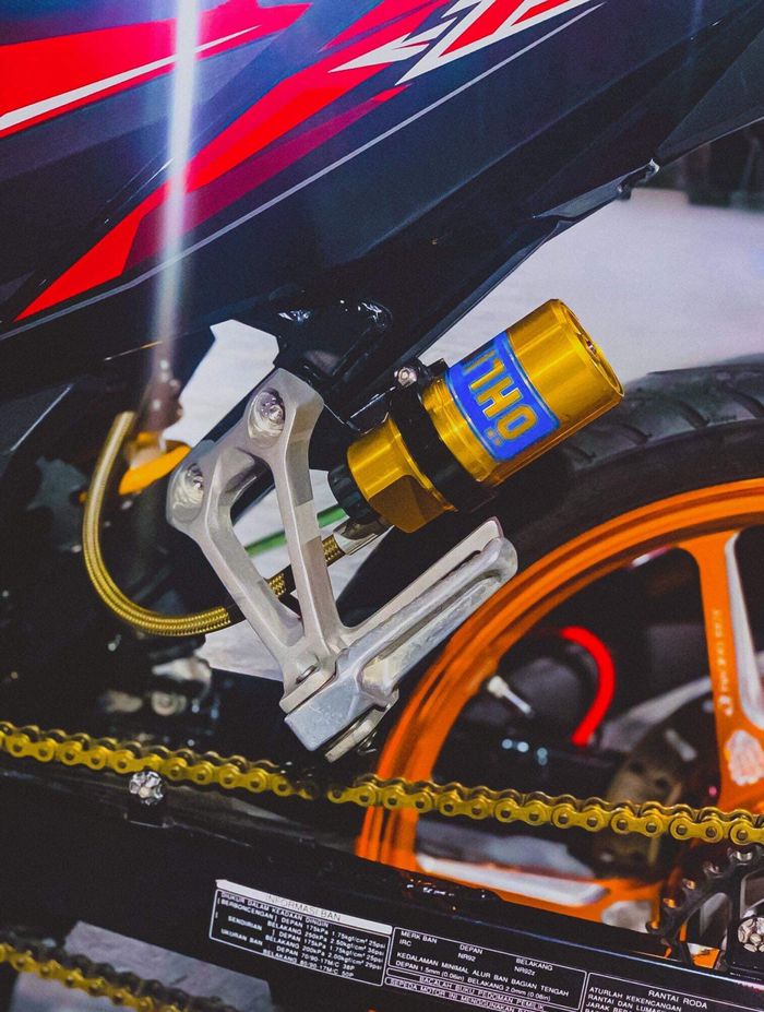 Shock belakang pakai Ohlins