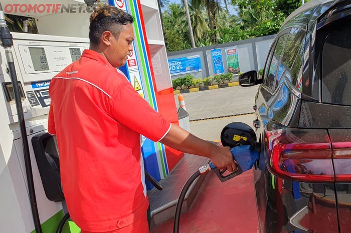 Mitos waktu saat mengisi BBM di SPBU.