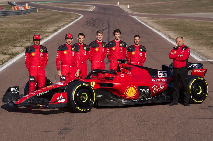 Bos tim Ferrari, Frederic Vasseur (kanan) dan pasukannya yang siap berjuang untuk mendapatkan gelar juara dunia F1 2023 bersama mobil SF-23