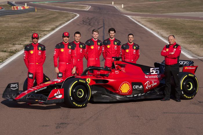 Bos tim Ferrari, Frederic Vasseur (kanan) dan pasukannya yang siap berjuang untuk mendapatkan gelar juara dunia F1 2023 bersama mobil SF-23