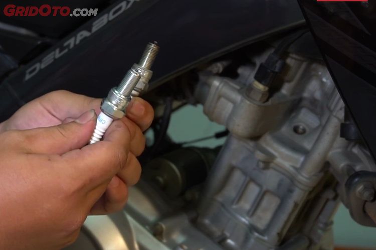 Gejala Ini Bakal Muncul Kalau Busi Motor Minta Diganti Gridoto Com